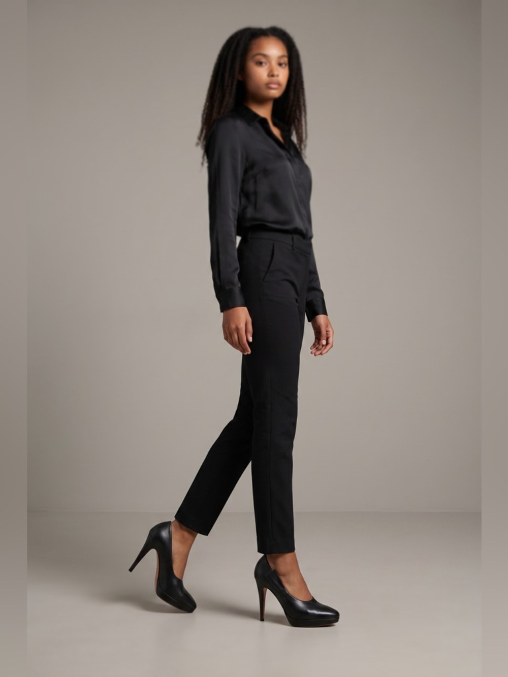 Valentino Garavani Black Leather Platform Pumps Heels Size 40.5 Made in Italy